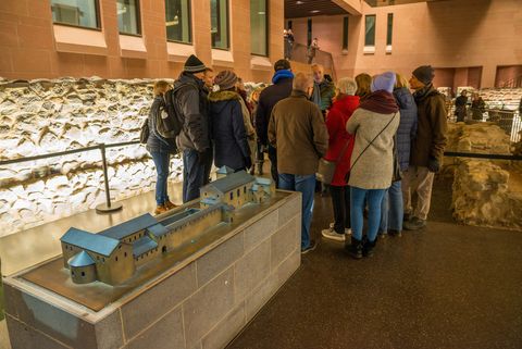 Tour guide with tour group in the excavation Kaiserpfalz Frankfurt