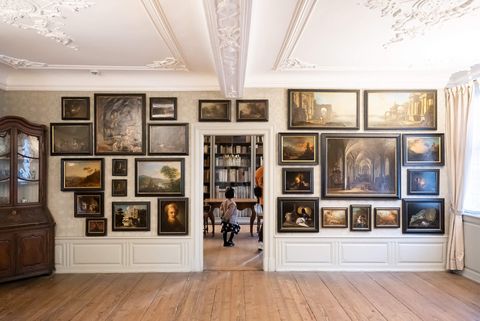 A wall with pictures in the Goethe House Museum. 