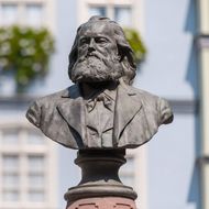 Büste von Friedrich Stoltze auf dem Hühnermarkt in der Neuen Altstadt